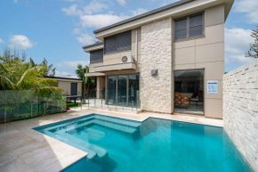 Clifftop Luxury with Pool